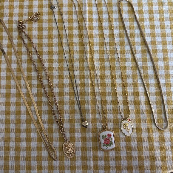 Assorted Gold Costume Jewelry Necklaces - Picture 1 of 3